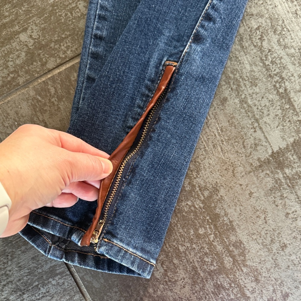 White House Black Market Skimmer Jean leather cognac details size 10 - Picture 3 of 11